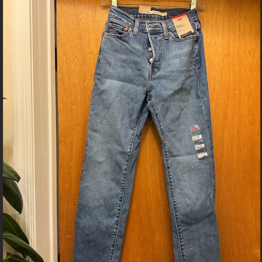 Levi's / Button Fly Wedgie Straight Jeans / Size 26 Short